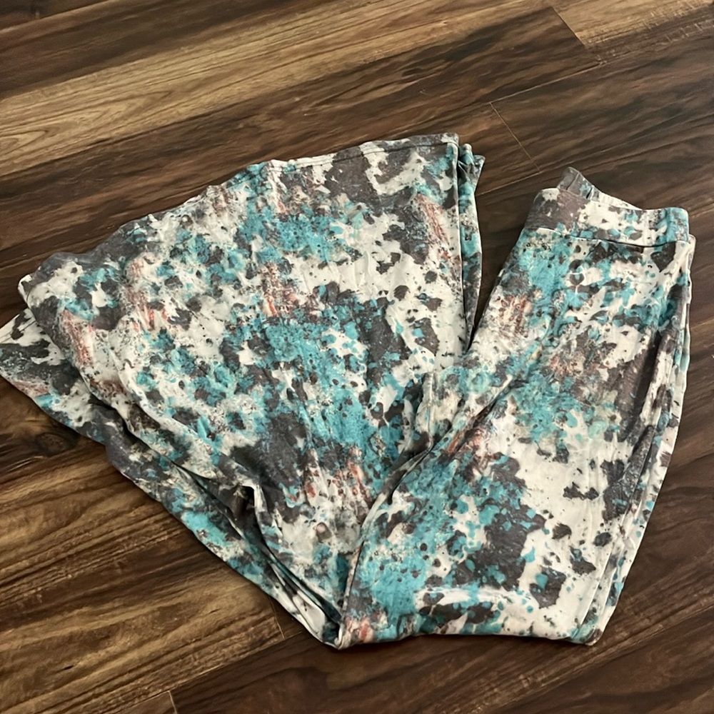 Flare type leggings size large
